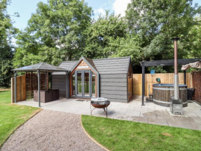 Willow Lodge At Bridge Lake Farm & Fishery